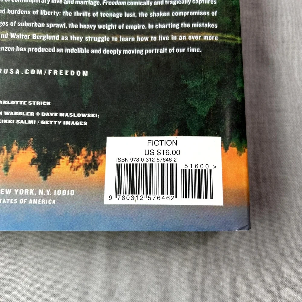 Freedom: A Novel by Jonathan Franzen (2010, Trade Paperback) Excellent Condition